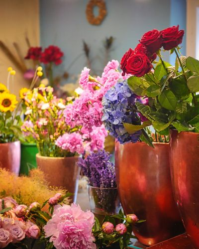 <p>Custom design a special bouquet. Specifiy your favorite colors and flower varieties, and our florist will create a custom bouquet using the season's best flowers and containers.</p>